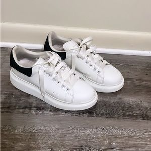 Alexander McQueen (Ivory Black/Size 9)